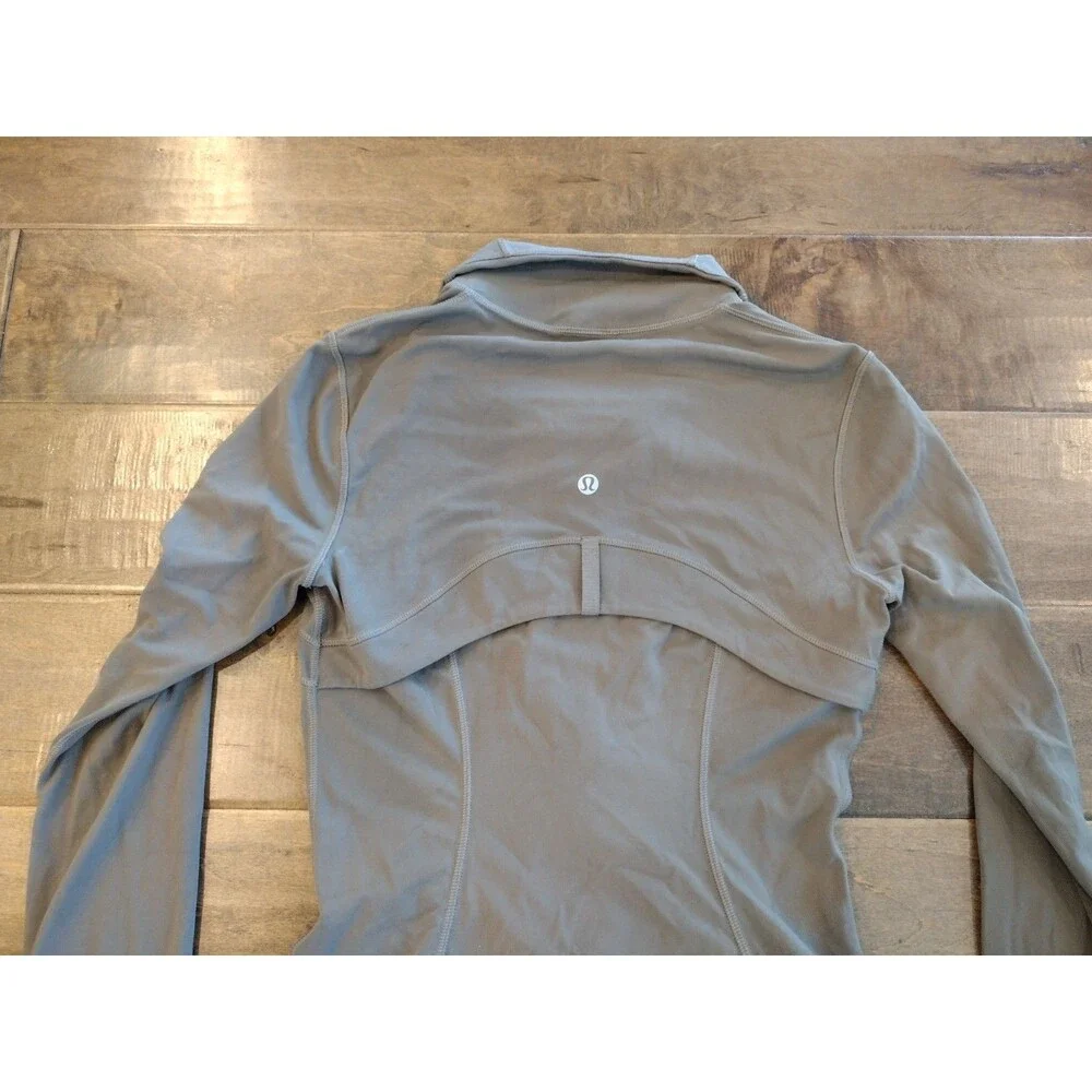 LULULEMON Women's full zip Define Jacket olive green - size 4 ($118 Retail)